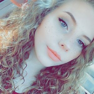 Meet your Posher, Alexandra